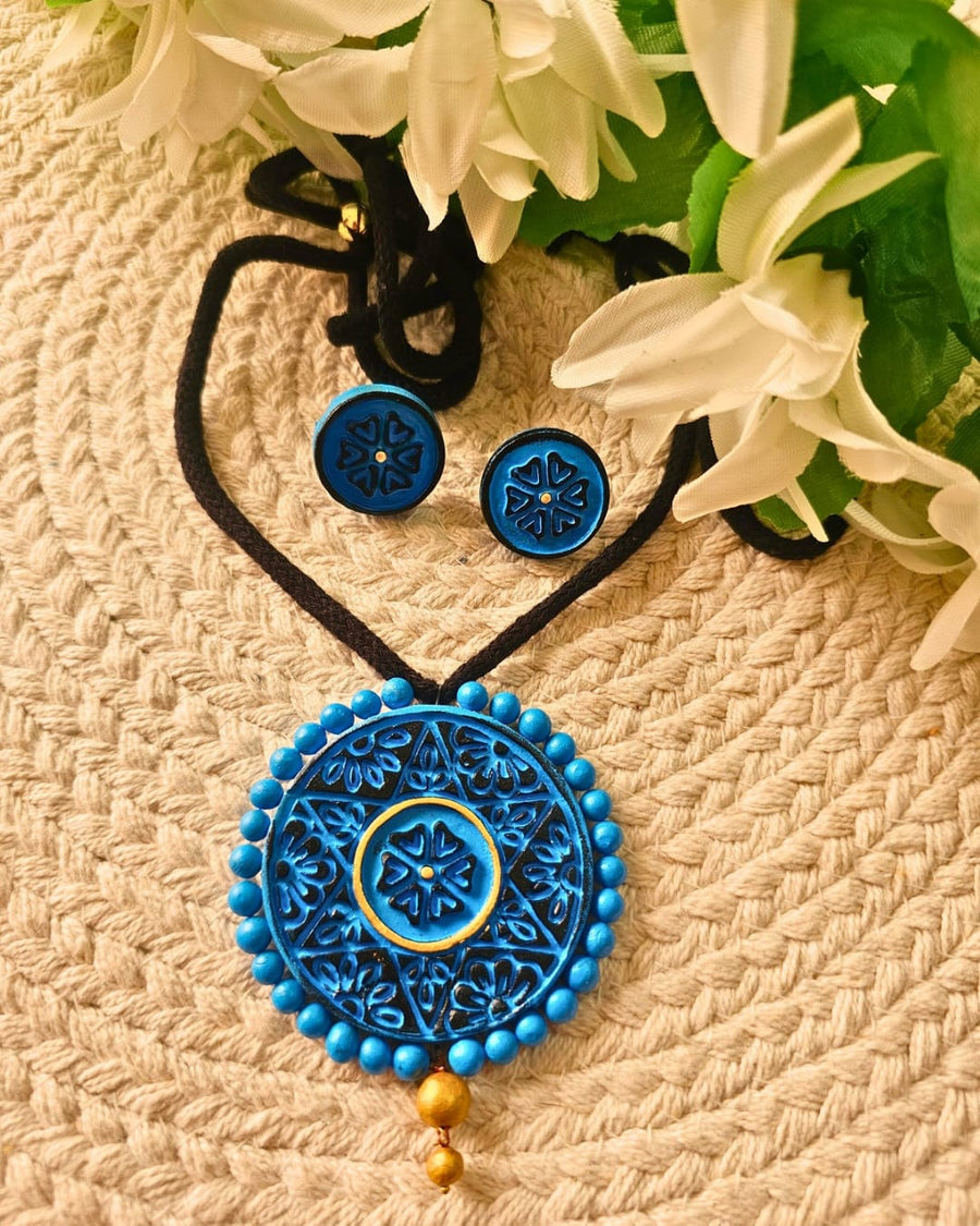 Artistic Aura Necklace Set